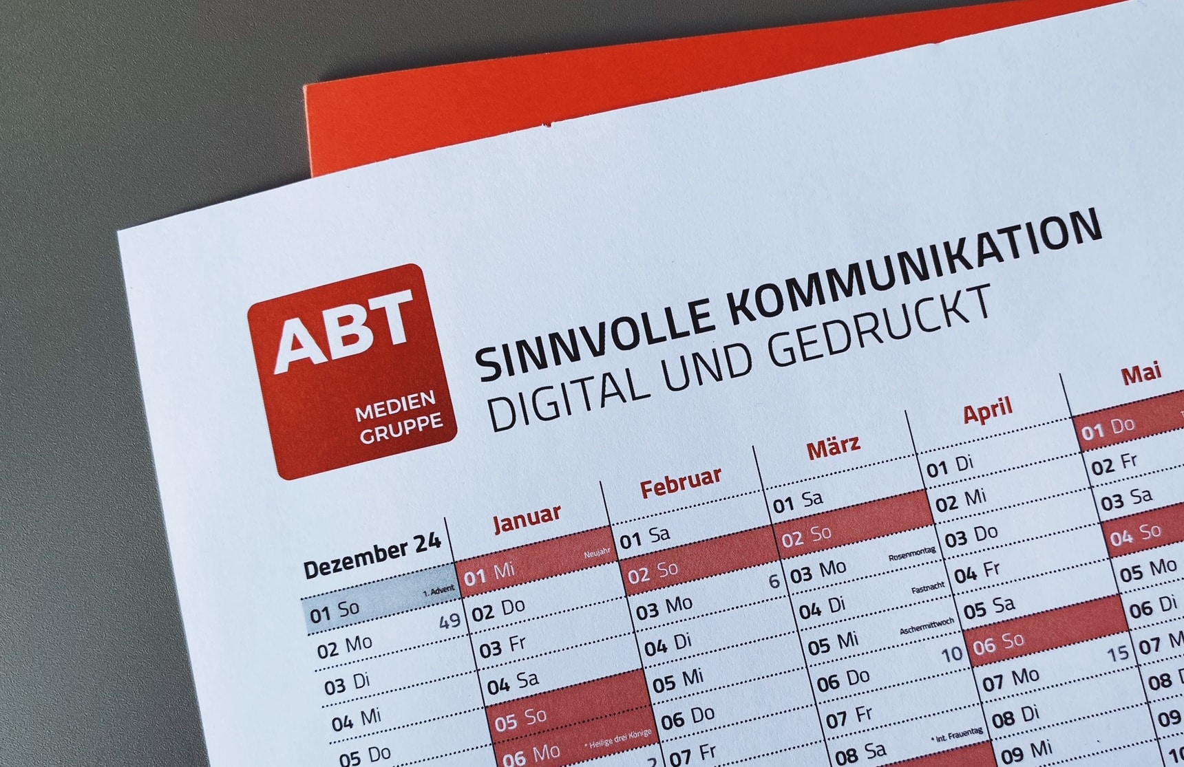 Zeitlose Werbewirkung: Die Vorteile gedruckter Kalender im modernen Marketing