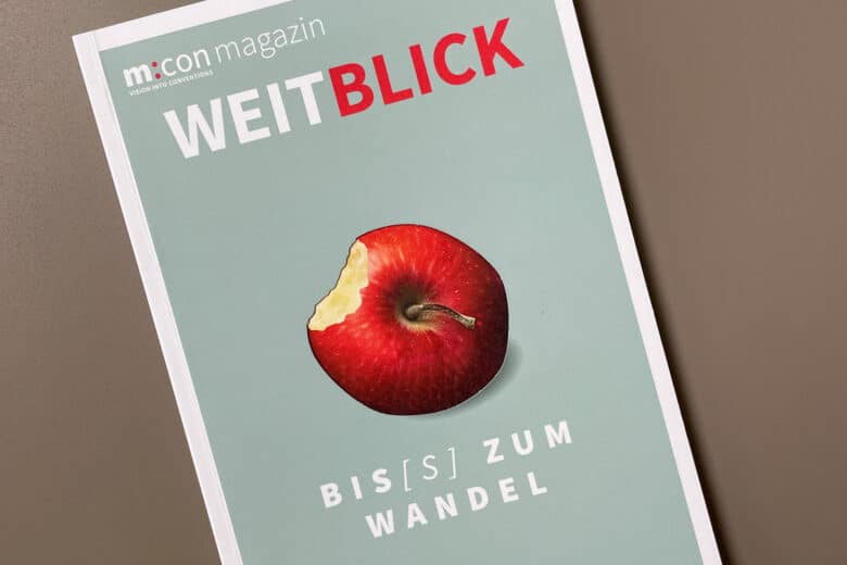 Magazin mit Stanzung auf dem Cover