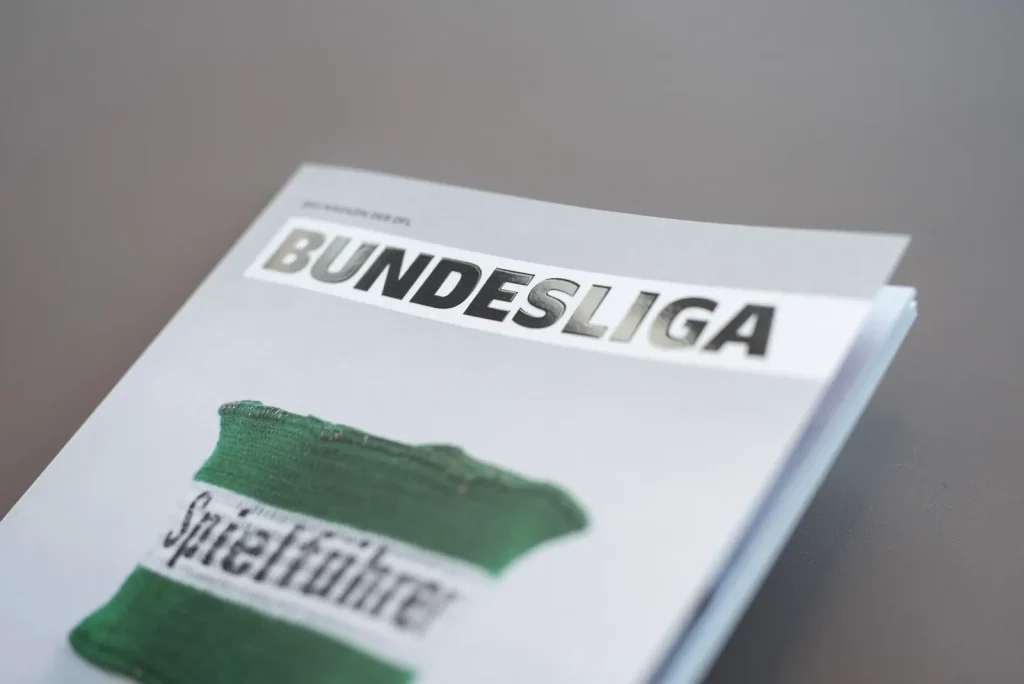 Bundesliga Magazin der DFL mit partieller Lackveredelung auf dem Cover